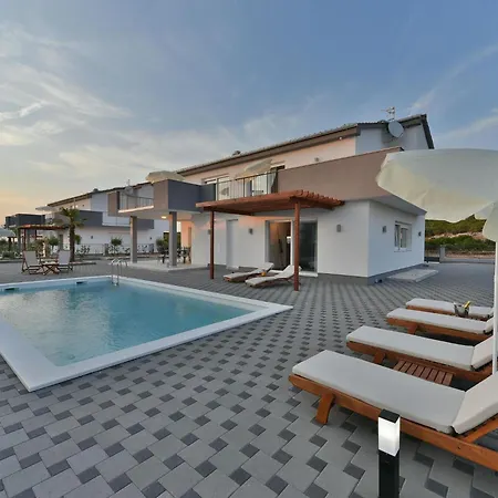 Villa In Croatia Near The Adriatic Coast *