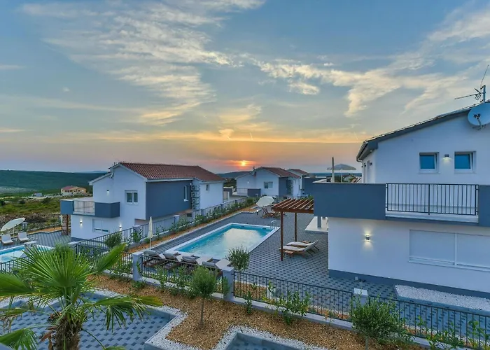 In Croatia Near The Adriatic Coast Villa *